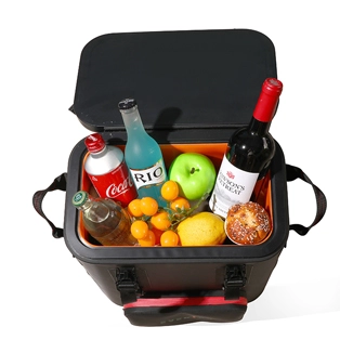 برودة كبيرة جدا على ظهره للتخييم